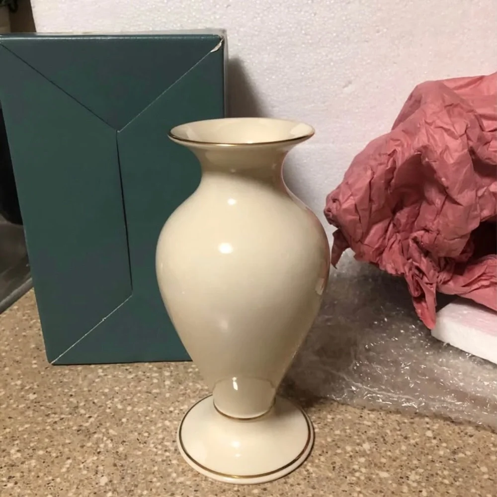 Lenox Angel Porcelain Vase “The Glorious Angel Vase” Vtg. 1997 USA